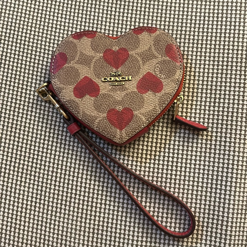 Coach heart wallet wristlet Valentine’s Day cute